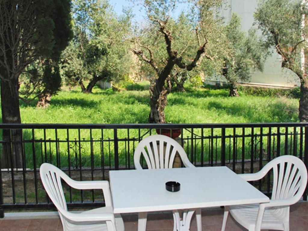 Red Rose Garden Apartment Tsilivi  Room photo